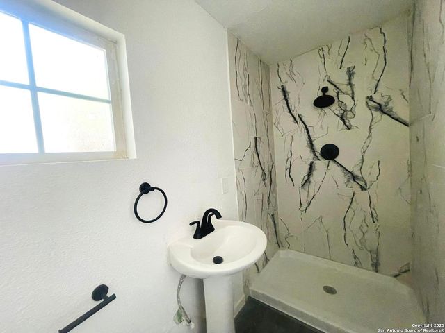 3022 EL PASO, San Antonio, TX 78207