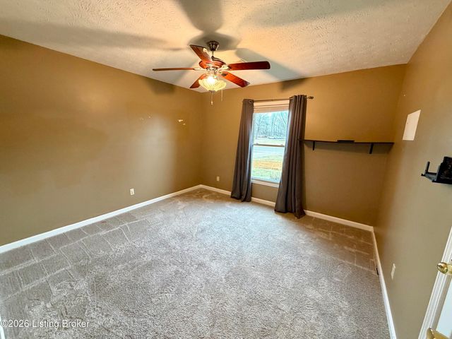 6269 New Shepherdsville Rd, Coxs Creek, KY 40013