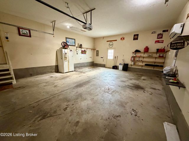 6269 New Shepherdsville Rd, Coxs Creek, KY 40013