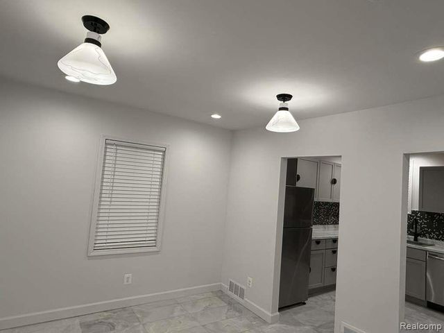 1102 W Dayton Street, Flint, MI 48504