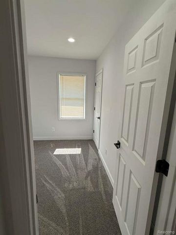 1102 W Dayton Street, Flint, MI 48504