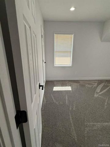 1102 W Dayton Street, Flint, MI 48504