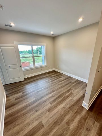 874 3rd Avenue 13, Lake Odessa, MI 48849