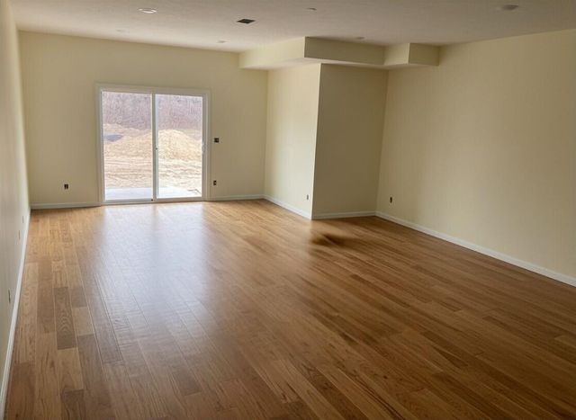 874 3rd Avenue 13, Lake Odessa, MI 48849