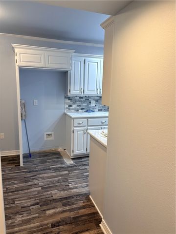 40 Club Road Village, Dover, AR 72837