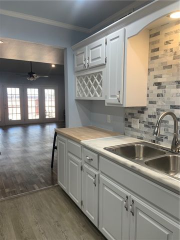 40 Club Road Village, Dover, AR 72837