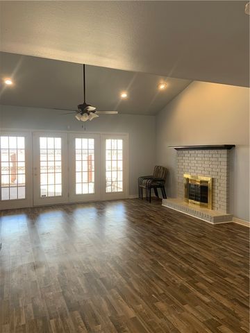 40 Club Road Village, Dover, AR 72837