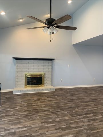 40 Club Road Village, Dover, AR 72837