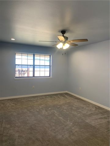 40 Club Road Village, Dover, AR 72837