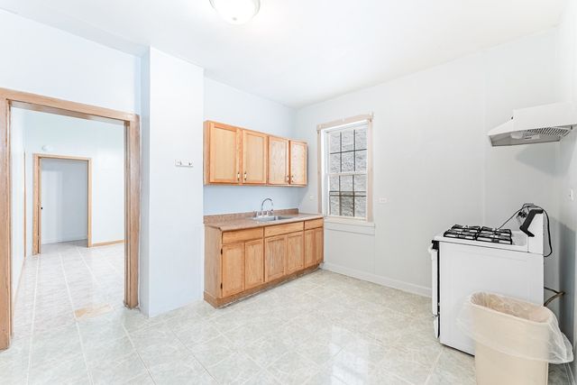 824 N CALIFORNIA Avenue, Chicago, IL 60622