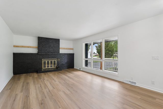 23 Oak Lawn Avenue, Yorkville, IL 60560