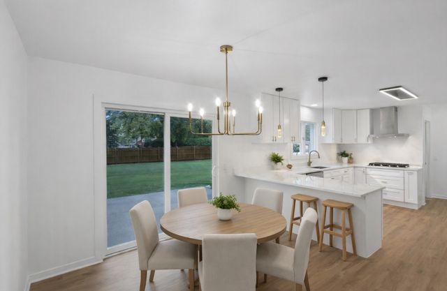 23 Oak Lawn Avenue, Yorkville, IL 60560