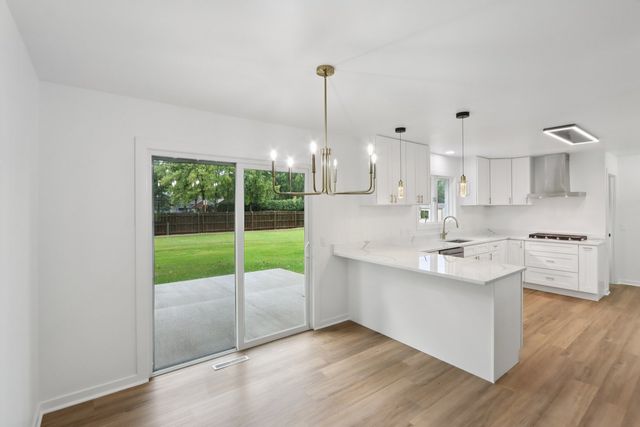 23 Oak Lawn Avenue, Yorkville, IL 60560