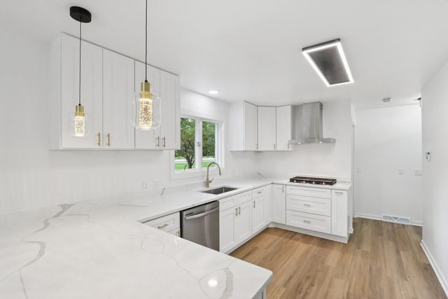 23 Oak Lawn Avenue, Yorkville, IL 60560