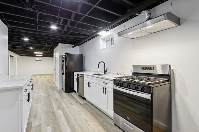 23 Oak Lawn Avenue, Yorkville, IL 60560