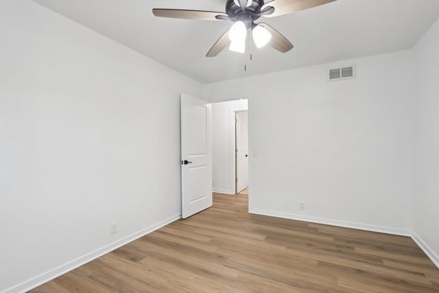 23 Oak Lawn Avenue, Yorkville, IL 60560