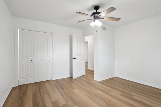 23 Oak Lawn Avenue, Yorkville, IL 60560