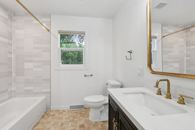 23 Oak Lawn Avenue, Yorkville, IL 60560