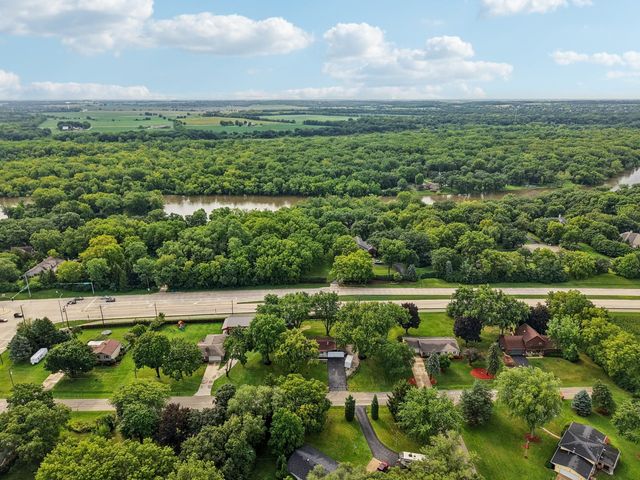 23 Oak Lawn Avenue, Yorkville, IL 60560