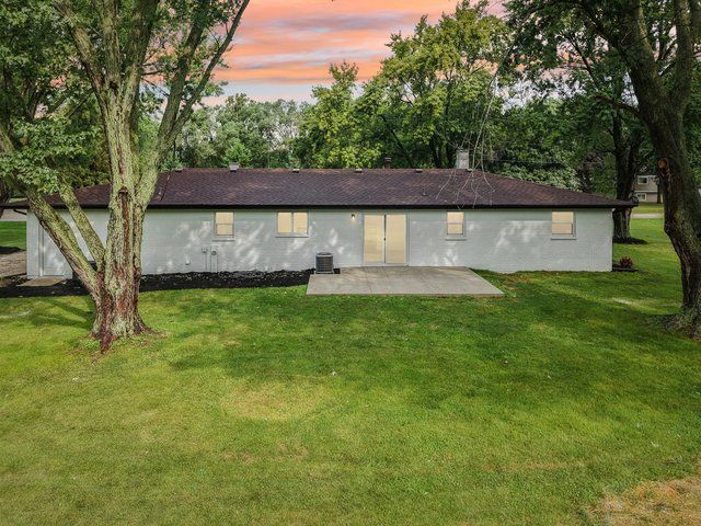 23 Oak Lawn Avenue, Yorkville, IL 60560