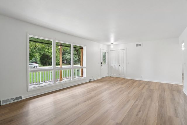 23 Oak Lawn Avenue, Yorkville, IL 60560