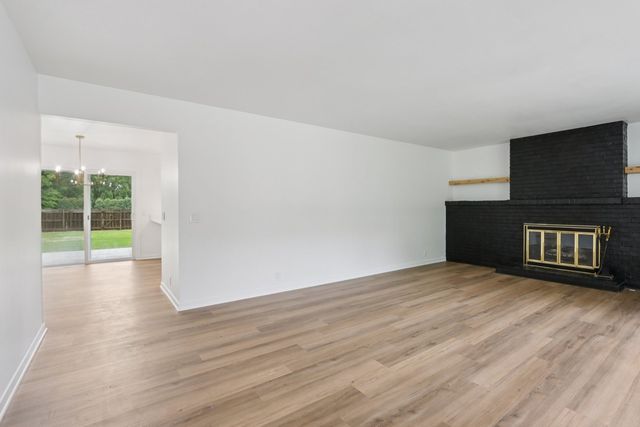 23 Oak Lawn Avenue, Yorkville, IL 60560