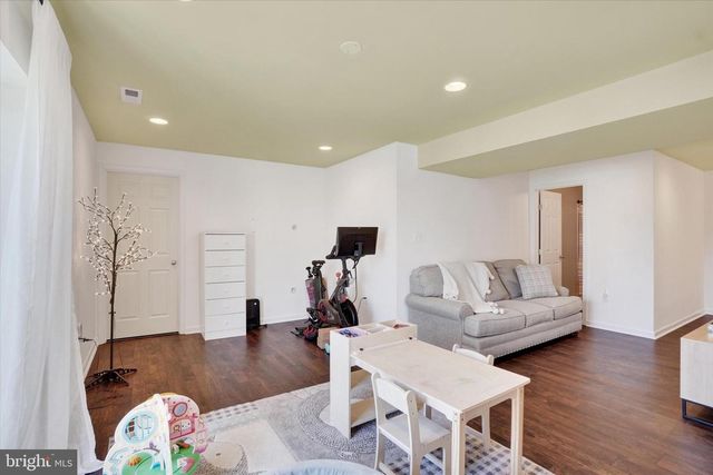1555 PLEADER LN, York, PA 17402