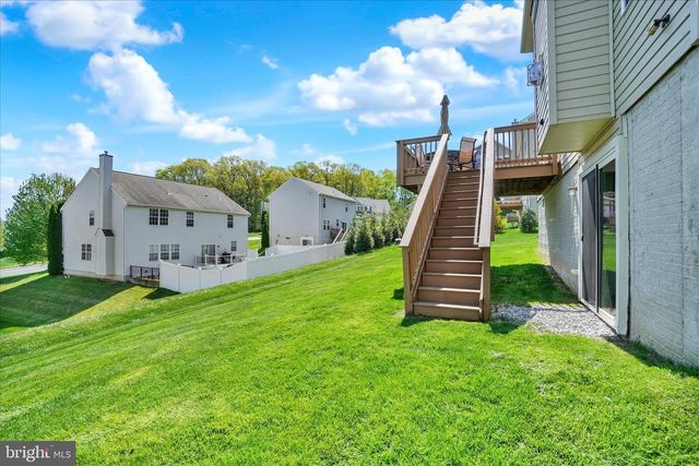 1555 PLEADER LN, York, PA 17402