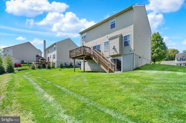 1555 PLEADER LN, York, PA 17402