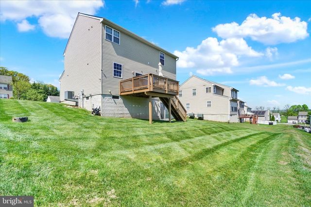 1555 PLEADER LN, York, PA 17402