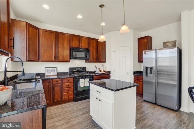1555 PLEADER LN, York, PA 17402