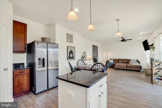 1555 PLEADER LN, York, PA 17402