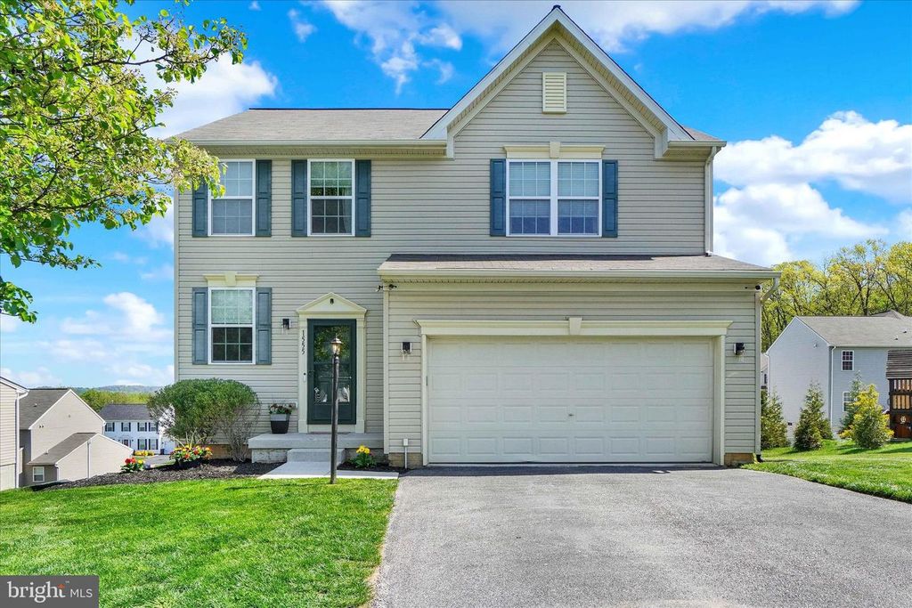 1555 PLEADER LN, York, PA 17402
