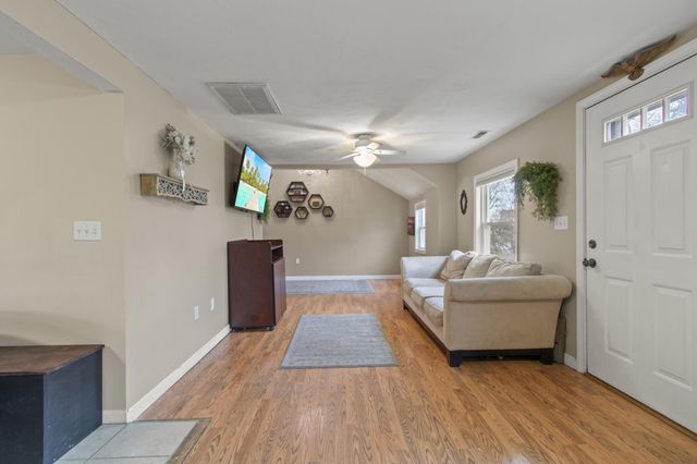 10 3rd Avenue, Wareham, MA 02571