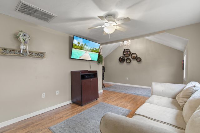 10 3rd Avenue, Wareham, MA 02571