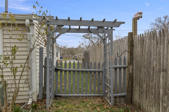 10 3rd Avenue, Wareham, MA 02571