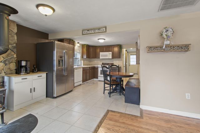 10 3rd Avenue, Wareham, MA 02571