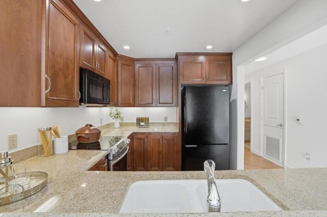10 CRYSTAL SPRINGS Road 1206, San Mateo, CA 94402