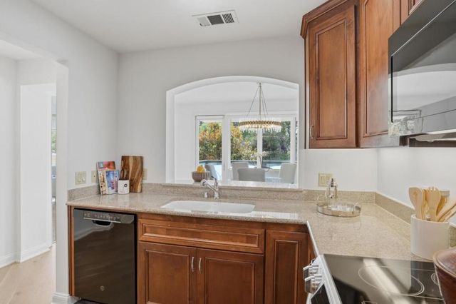 10 CRYSTAL SPRINGS Road 1206, San Mateo, CA 94402