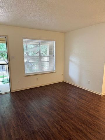 222 N Center Street 202, Grand Prairie, TX 75050