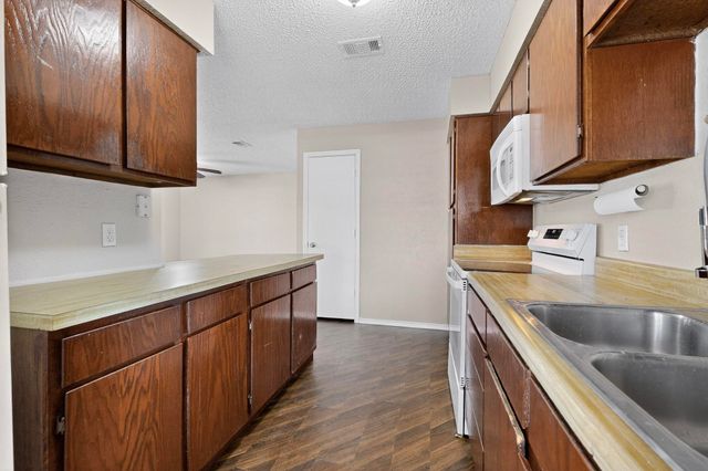 912 N Nursery Road, Irving, TX 75061