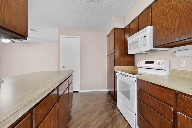 912 N Nursery Road, Irving, TX 75061