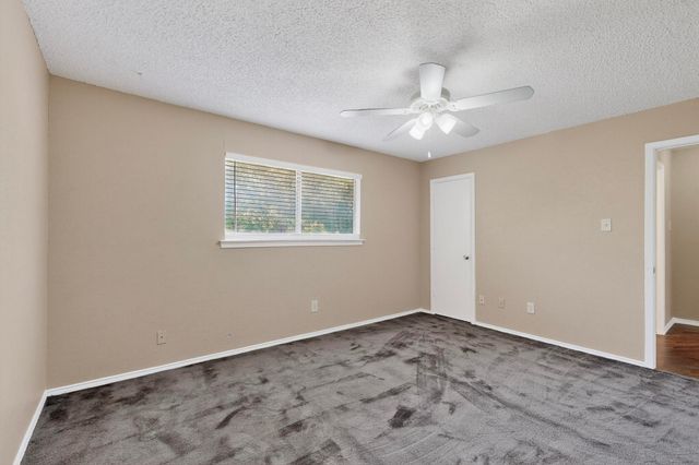 912 N Nursery Road, Irving, TX 75061