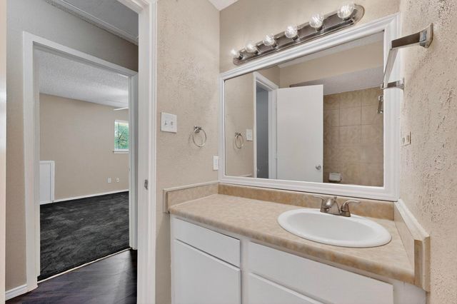 912 N Nursery Road, Irving, TX 75061