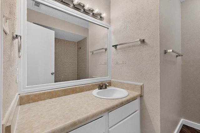 912 N Nursery Road, Irving, TX 75061