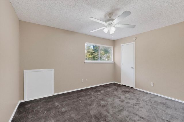 912 N Nursery Road, Irving, TX 75061