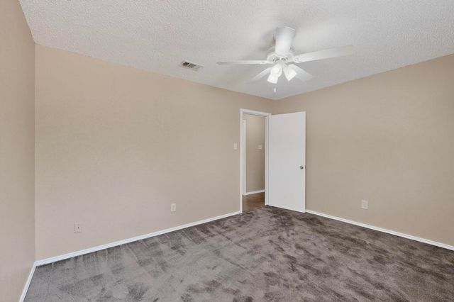 912 N Nursery Road, Irving, TX 75061