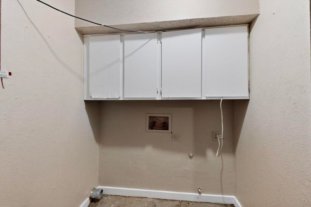 912 N Nursery Road, Irving, TX 75061