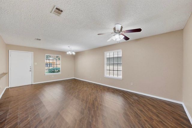 912 N Nursery Road, Irving, TX 75061