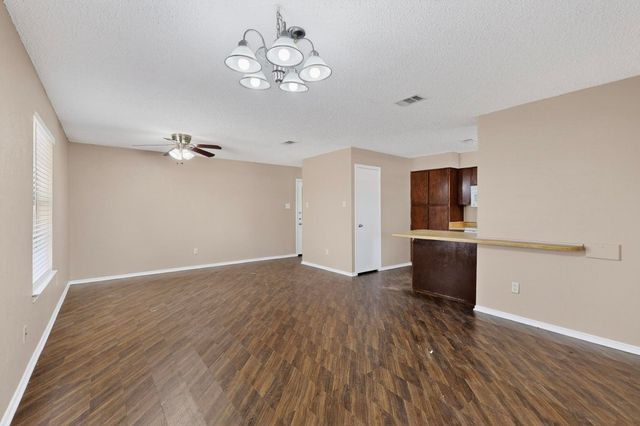 912 N Nursery Road, Irving, TX 75061